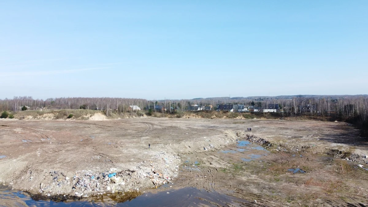 W dzielnicy Łódź Widzew ujawniono duże nielegalne wysypisko śmieci