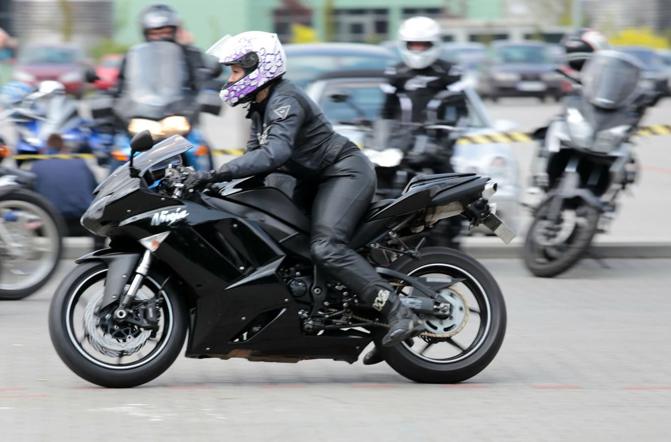 Fabryczna moc sportowych sześćsetek przekracza dopuszczalne przez przepisy 96 KM, wymagane do zablokowania motocykla na A2.