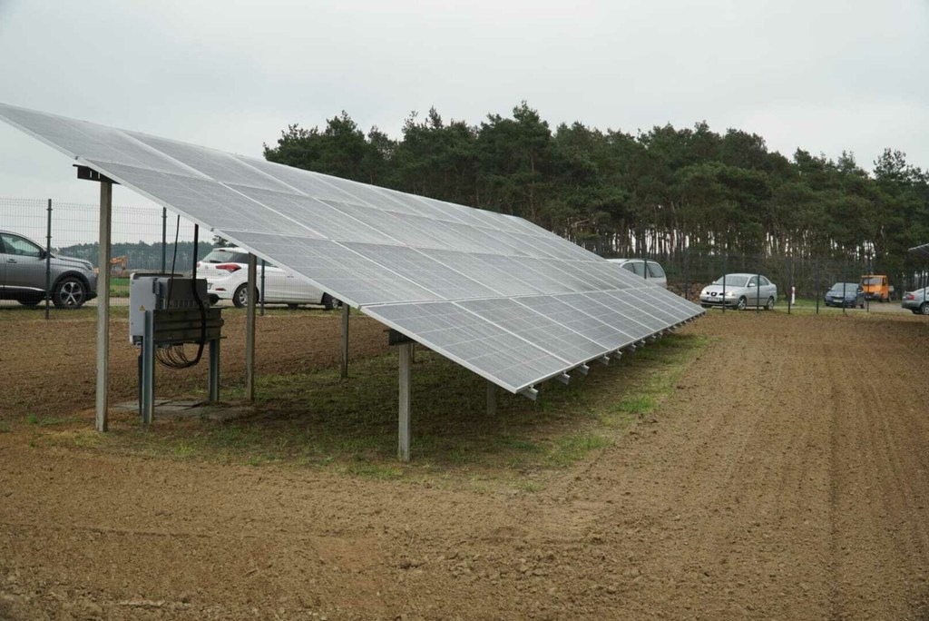 W Żółkowie (woj. wielkopolskie) oficjalnie otwarto pierwszą w Polsce spółdzielczą farmę fotowoltaiczną. Elektrownia będzie produkować prąd na potrzeby gminy Żerków, ale gminna spółdzielnia będzie go mogła odsprzedawać także innym odbiorcom