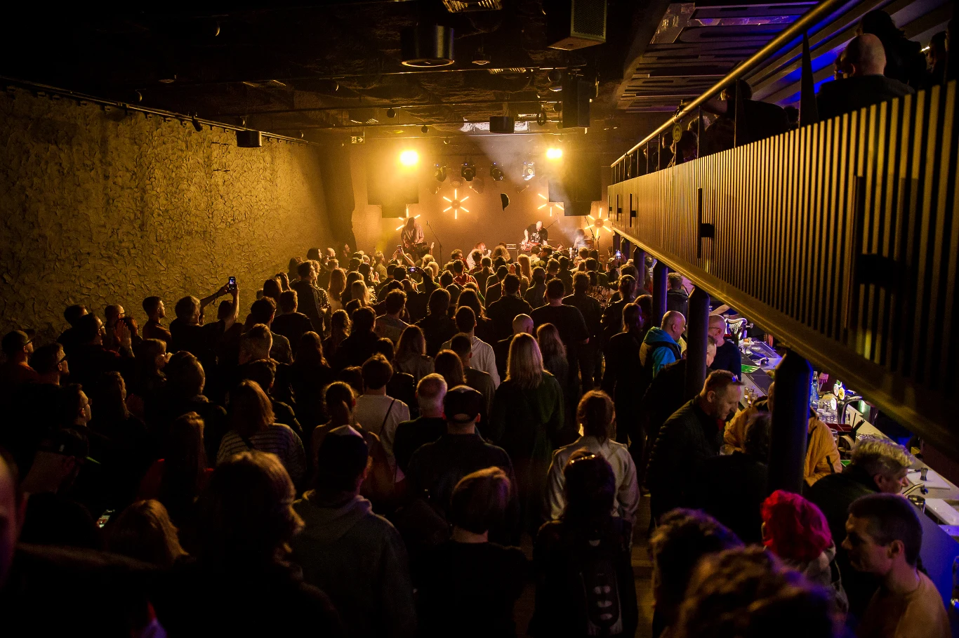 Zobacz zdjęcia z pierwszego dnia NEXT FEST Music Showcase & Conference. Na zdjęciu: Izzy And The Black Trees Zobacz zdjęcia z pierwszego dnia NEXT FEST Music Showcase & Conference. Na zdjęciu: Izzy And The Black Trees