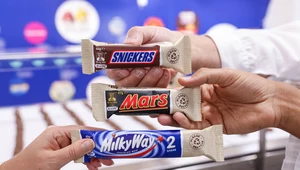 Producent batonów Snickers, Mars i Milky Way wprowadził dla swoich produktów nowe opakowania w Australii. Są one wykonane na bazie papieru. Firma deklaruje, że będzie chciała sprzedawać batony w nowych opakowaniach także w innych krajach