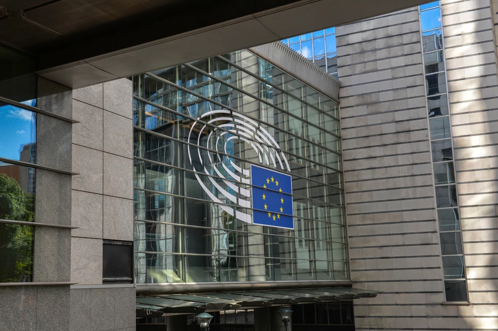 Parlament Europejski przyjął rezolucję potępiającą ostre kary wymierzone w osoby LGBT w Ugandzie Parlament Europejski przyjął rezolucję potępiającą ostre kary wymierzone w osoby LGBT w Ugandzie