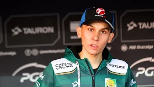 Zawiódł, a i tak obsypali go złotem. 22-latek zarobił miliony