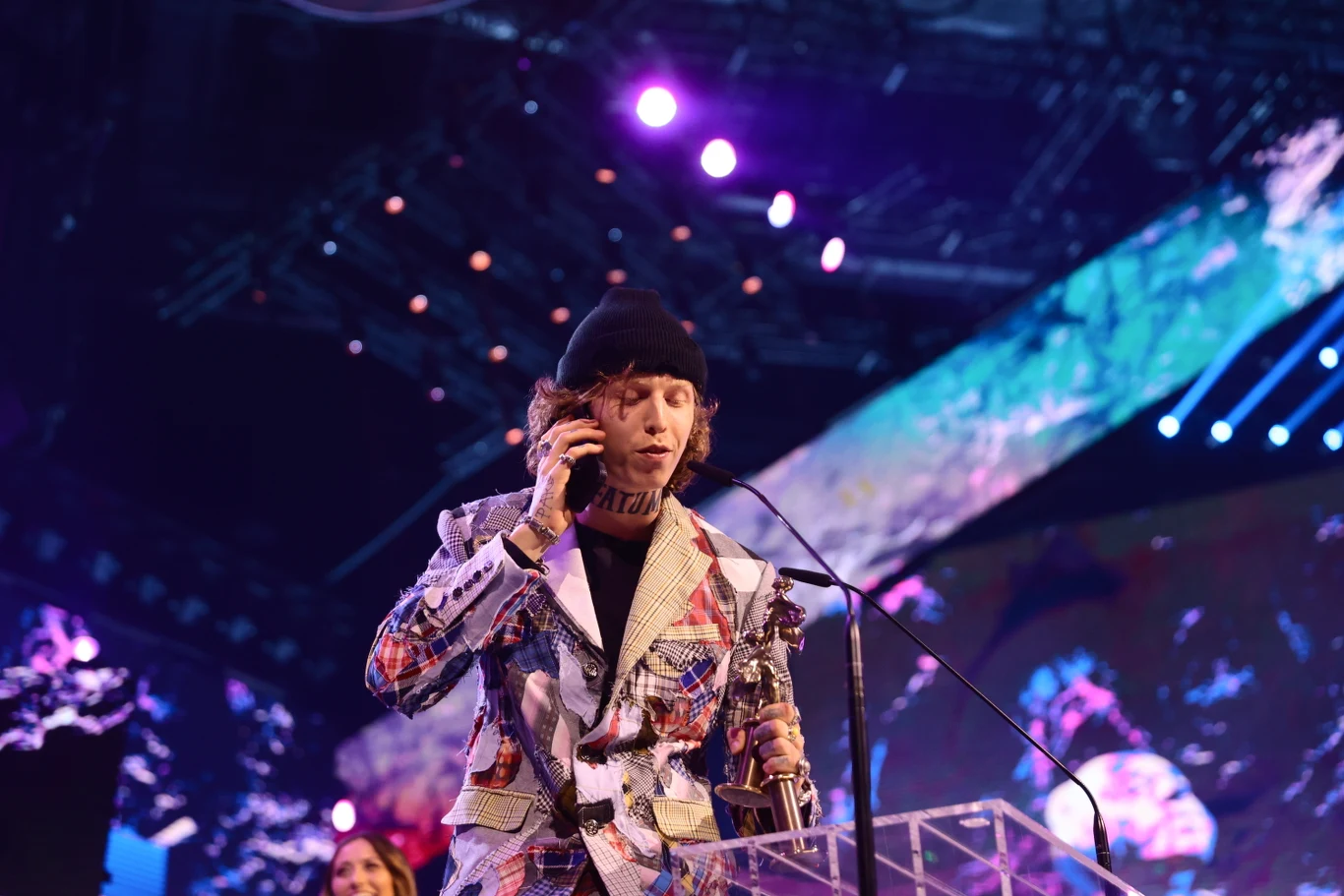 Szczyl zadzwonił ze sceny do swojej mamy