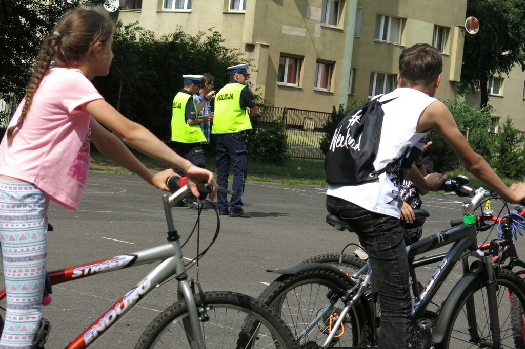 Brak karty rowerowej to nic innego jak jazda bez uprawnień, a to oznacza mandat