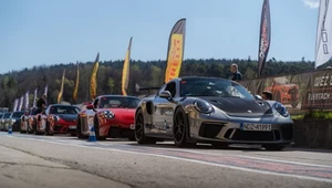 Sportowe Porsche opanowały Tor Kielce. Skąd się tam wzięły? 