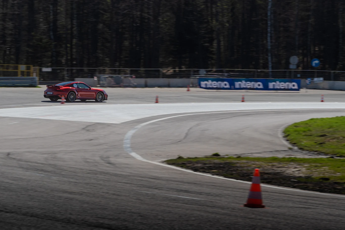 Sportowe Porsche opanowały Tor Kielce