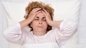 Zespół eksplodującej głowy to zaburzenie, które powoduje, że wyczuwa się nagłe, głośne dźwięki podczas zasypiania lub budzenia się