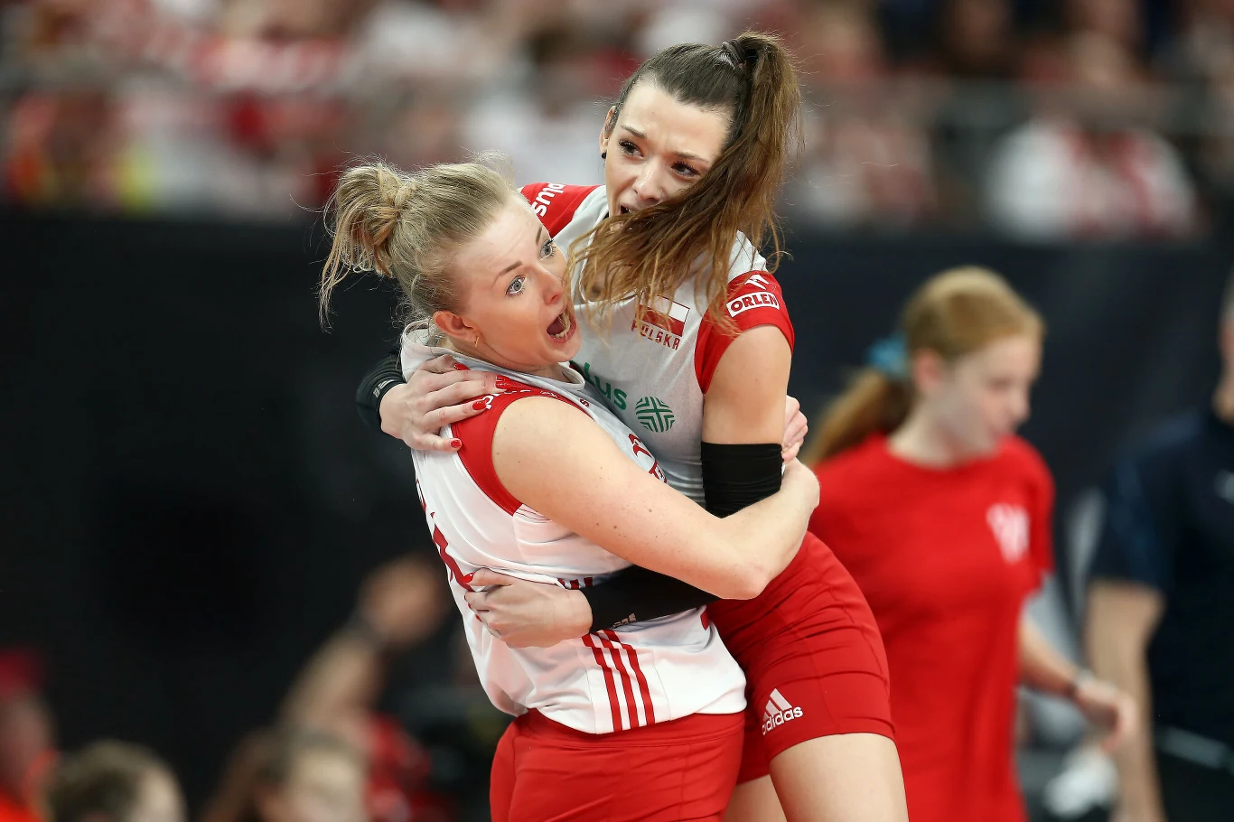 Zuzanna Górecka w objęciach Joanny Wołosz Zuzanna Górecka w objęciach Joanny Wołosz