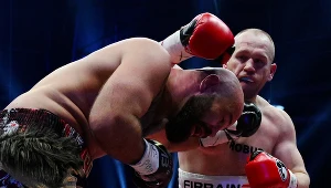 Łukasz Różański (z prawej) i Chorwat Alen Babić podczas walki o mistrzostwo świata WBC w wadze bridger na gali bokserskiej Knockout Boxing Night 27 w Rzeszowie