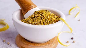 Zawarta w pieprzu piperyna ma działanie przeciwbakteryjne, przeciwzapalne i podkręca metabolizm