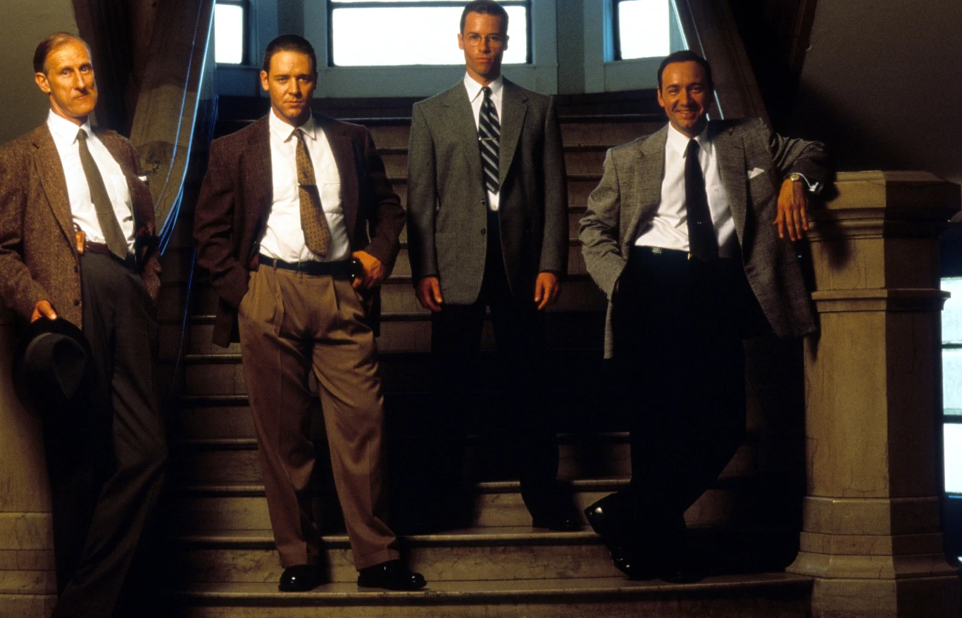 James Cromwell, Russell Crowe, Guy Pearce i Kevin Spacey w filmie "Tajemnice Los Angeles" (1997) James Cromwell, Russell Crowe, Guy Pearce i Kevin Spacey w filmie "Tajemnice Los Angeles" (1997)