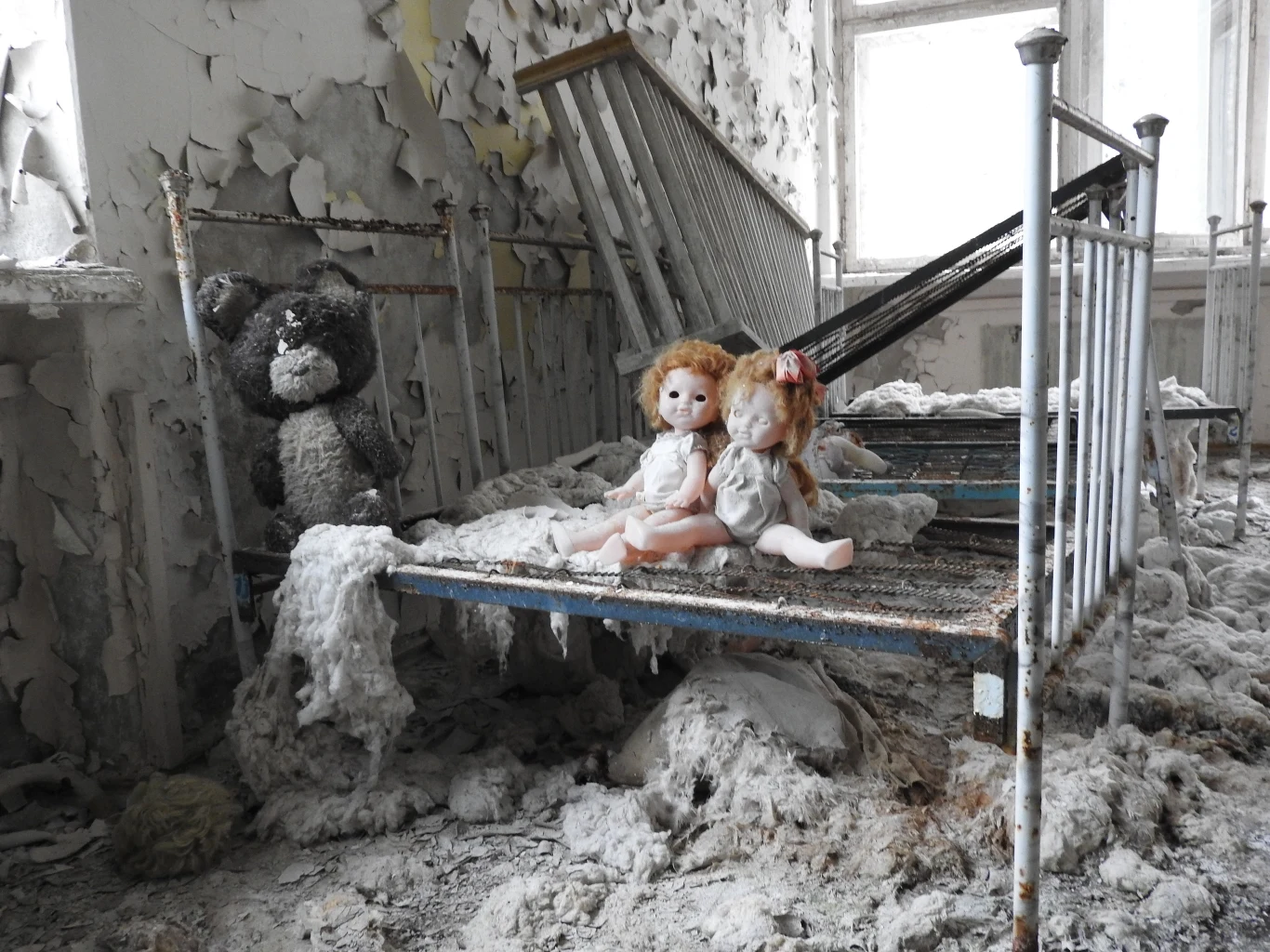 Mieszkańcy Prypeci mieli dwie godziny na spakowanie najpotrzebniejszych rzeczy. Do dziś w mieście można znaleźć należące do nich przedmioty Mieszkańcy Prypeci mieli dwie godziny na spakowanie najpotrzebniejszych rzeczy. Do dziś w mieście można znaleźć należące do nich przedmioty