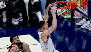 Michael Porter jr z Denver Nuggets pakuje piłkę do kosza