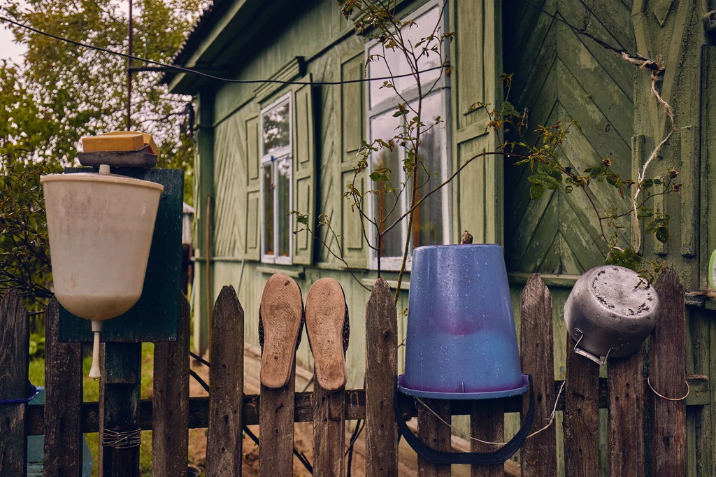 Dom zamieszkały przez "samosiołów" (osadników) w strefie wykluczenia wokół Czarnobyla