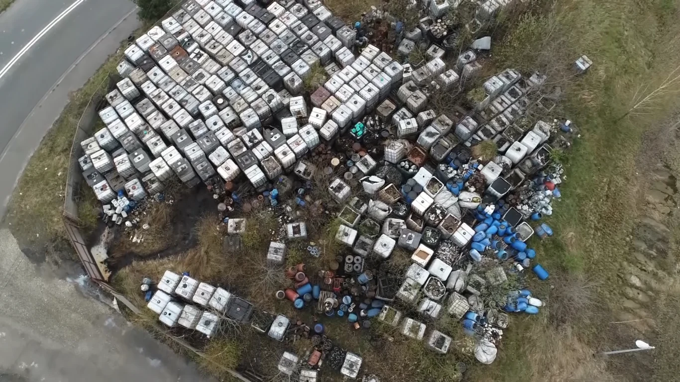 Pozostałości po firmie Eko Szop w katowickich Szopienicach nadal pozostają nieuprzątnięte. Władze Katowic szacują, że utylizacja odpadów może kosztować nawet 100 mln zł