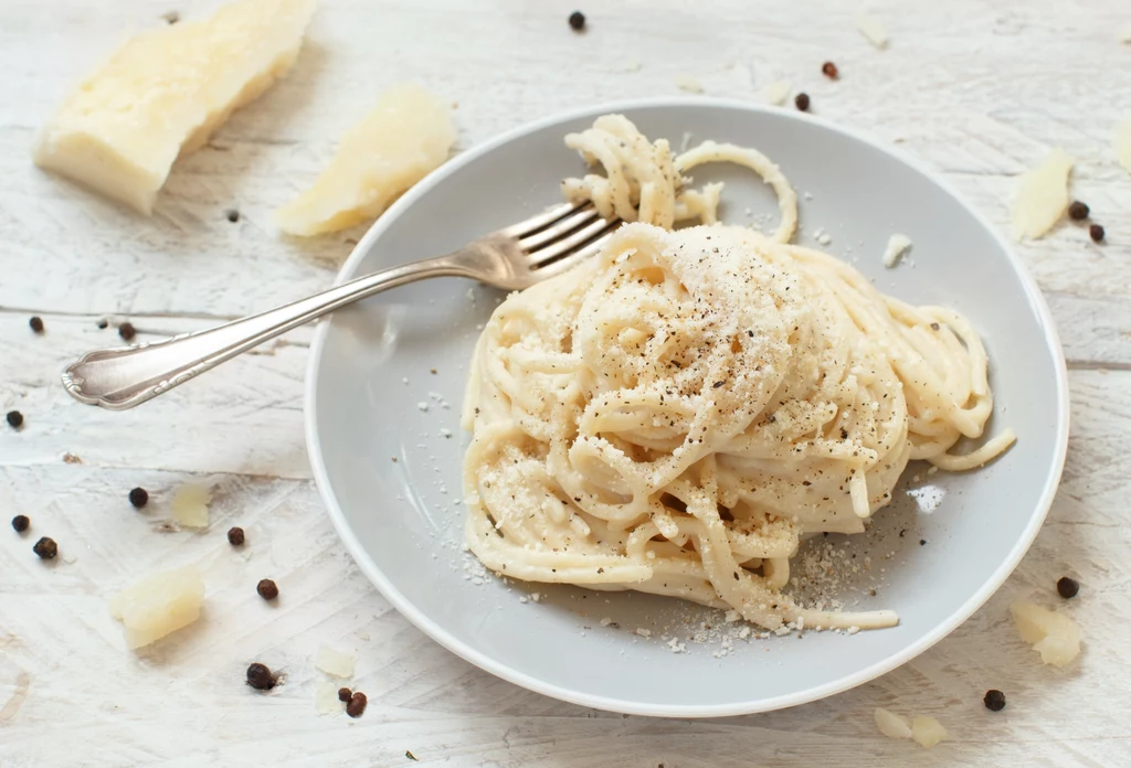 Co warto zjeść w Rzymie? Z pewnością Cacio e pepe, którego fenomen tkwi w prostocie i wyjątkowym serze