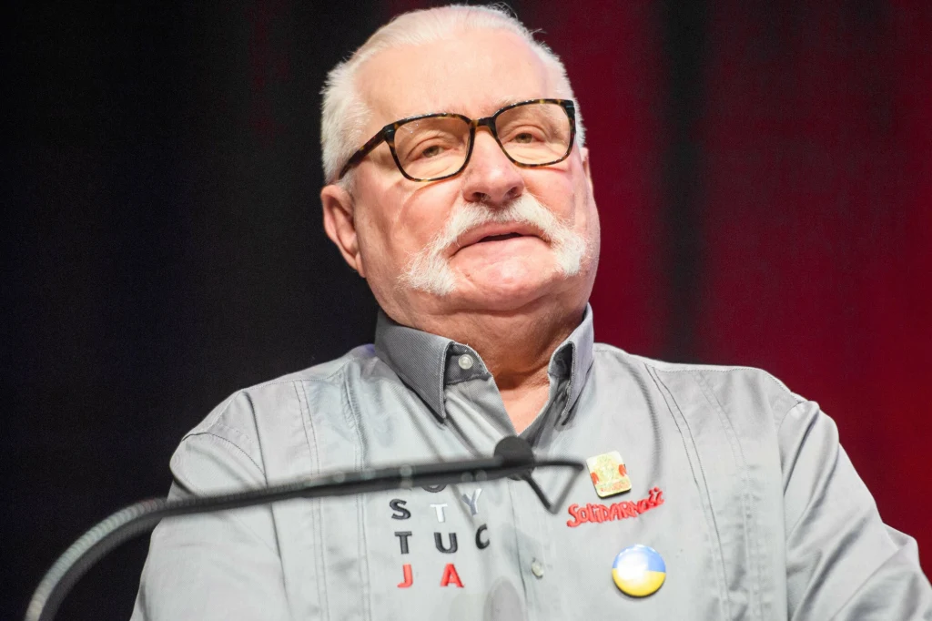 Lech Wałęsa pokazał zdjęcie z Uzdrowiska. Zażywa zdrowotnej kąpieli Lech Wałęsa pokazał zdjęcie z Uzdrowiska. Zażywa zdrowotnej kąpieli