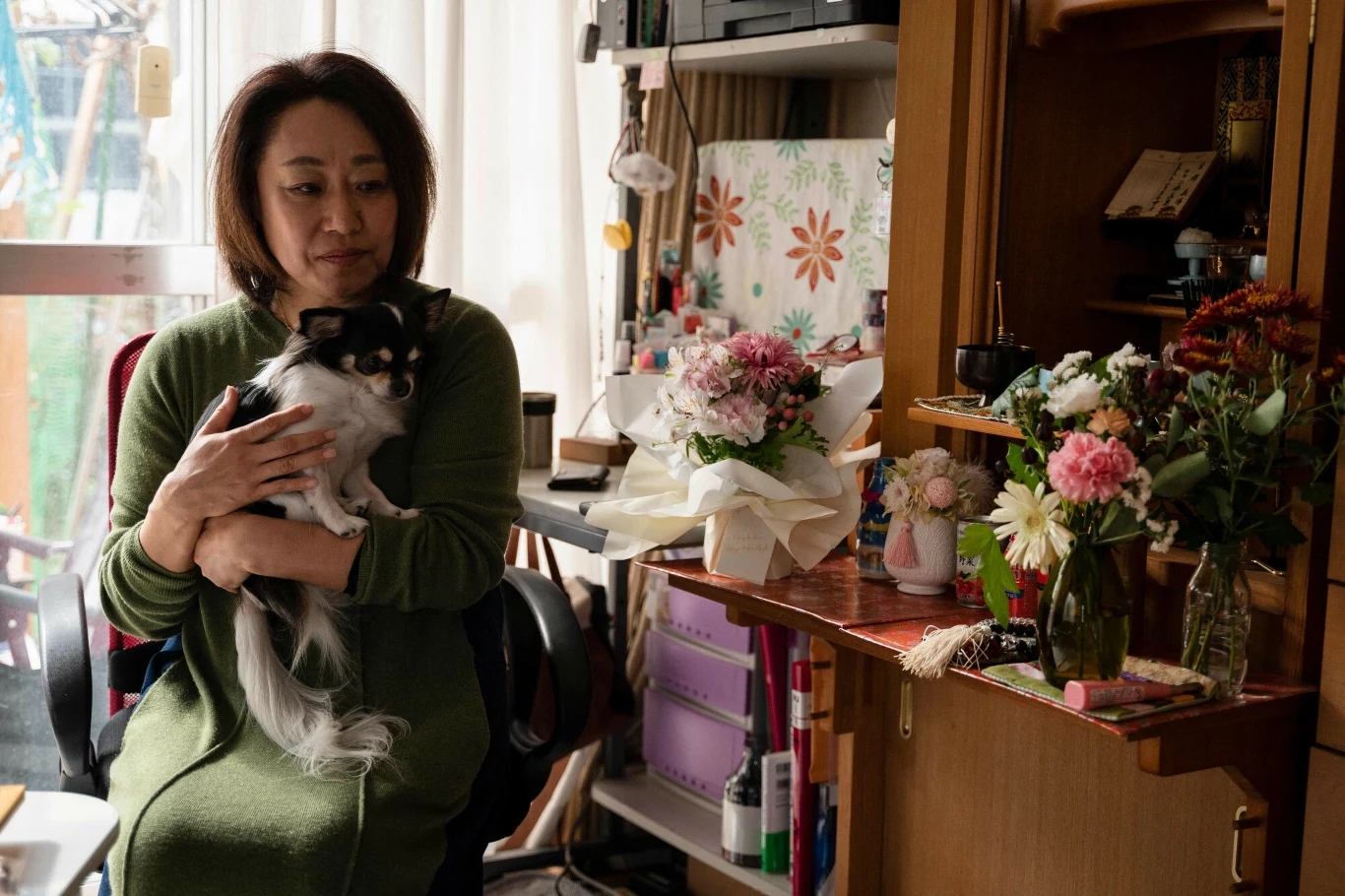 Sachiko Kudo, wdowa po byłym japońskim nauczycielu Yoshio Kudo, który zmarł w 2007 roku na „karoshi” Sachiko Kudo, wdowa po byłym japońskim nauczycielu Yoshio Kudo, który zmarł w 2007 roku na „karoshi”