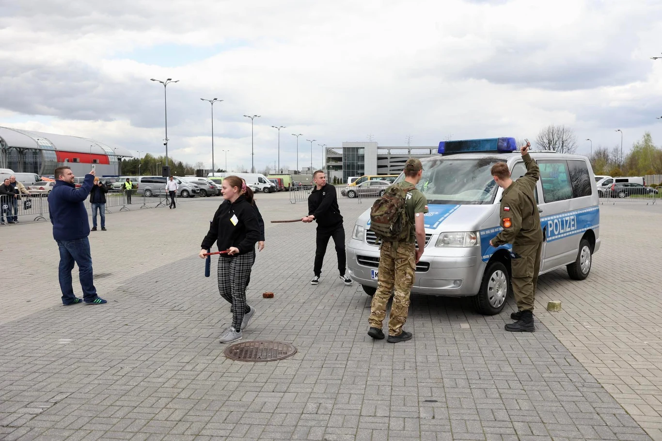 Pokaz możliwości bezpiecznych szyb KASIGLAS na Polsecure w Kielcach / fot. Targi Kielce Pokaz możliwości bezpiecznych szyb KASIGLAS na Polsecure w Kielcach / fot. Targi Kielce