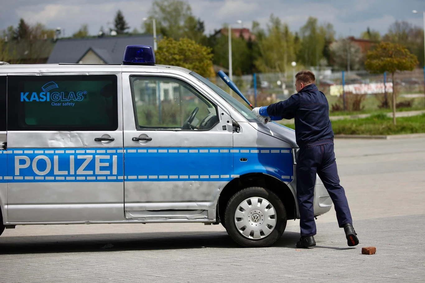 Pokaz możliwości bezpiecznych szyb KASIGLAS na Polsecure w Kielcach / fot. Targi Kielce Pokaz możliwości bezpiecznych szyb KASIGLAS na Polsecure w Kielcach / fot. Targi Kielce
