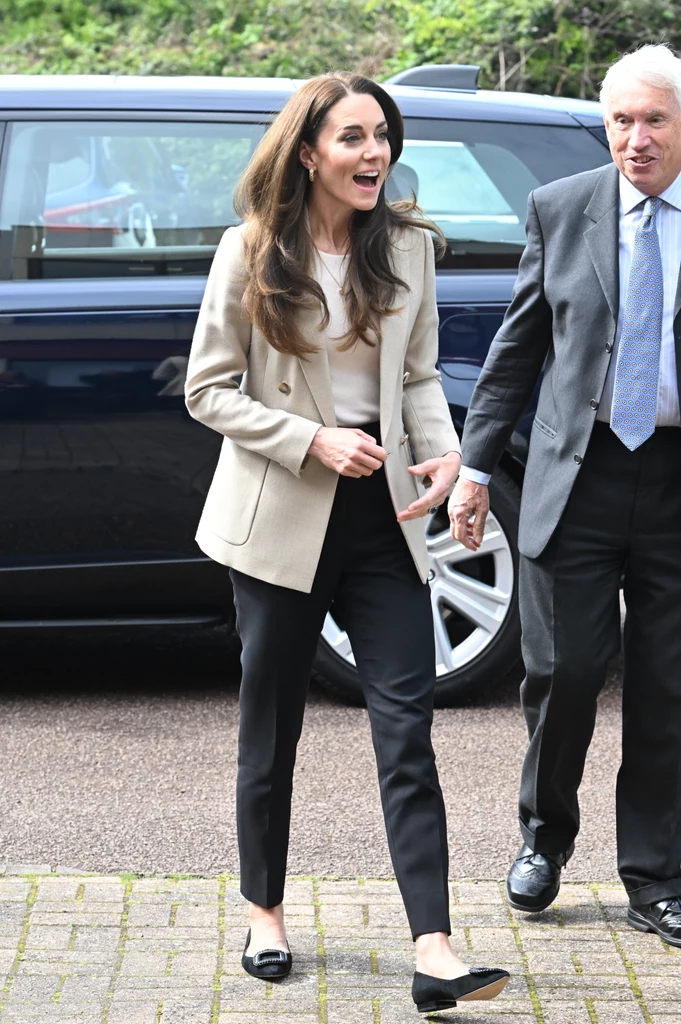 Księżna Kate na wizycie w The Baby Bank wyglądała kobieco i elegancko 