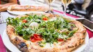 Rukolę dodawaj do kanapek i pizzy. Wzmacnia kości, zbija cholesterol, pomaga chudnąć