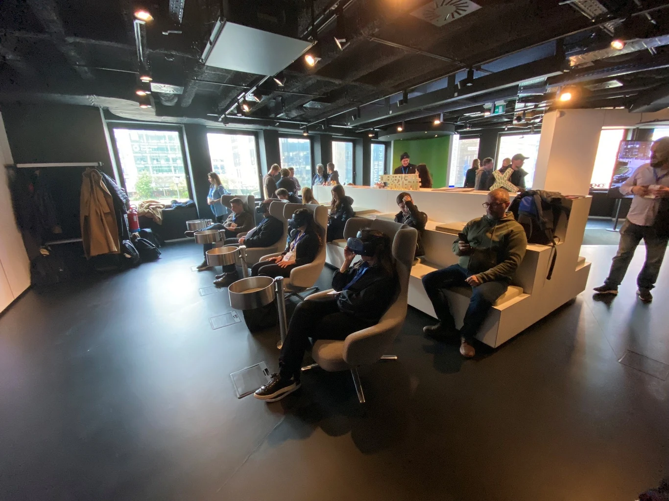 Prezentacje i wideo w VR? To możliwe. Poczujesz się niczym w samym środku akcji. Prezentacje i wideo w VR? To możliwe. Poczujesz się niczym w samym środku akcji.