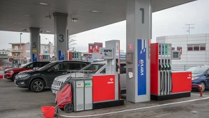 Ceny na stacjach paliw spadają - to reakcja na obniżające się ceny ropy na światowych rynkach