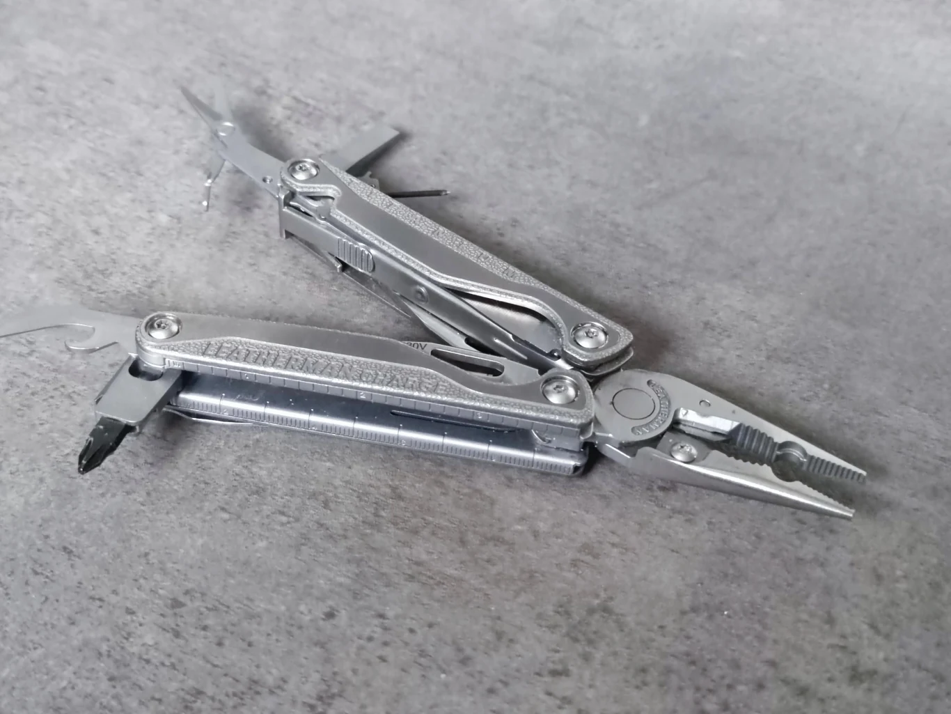 multitool to wiele narzędzi w jednym. Zastąpi tradycyjny zestaw narzędzi w wielu sytuacjach