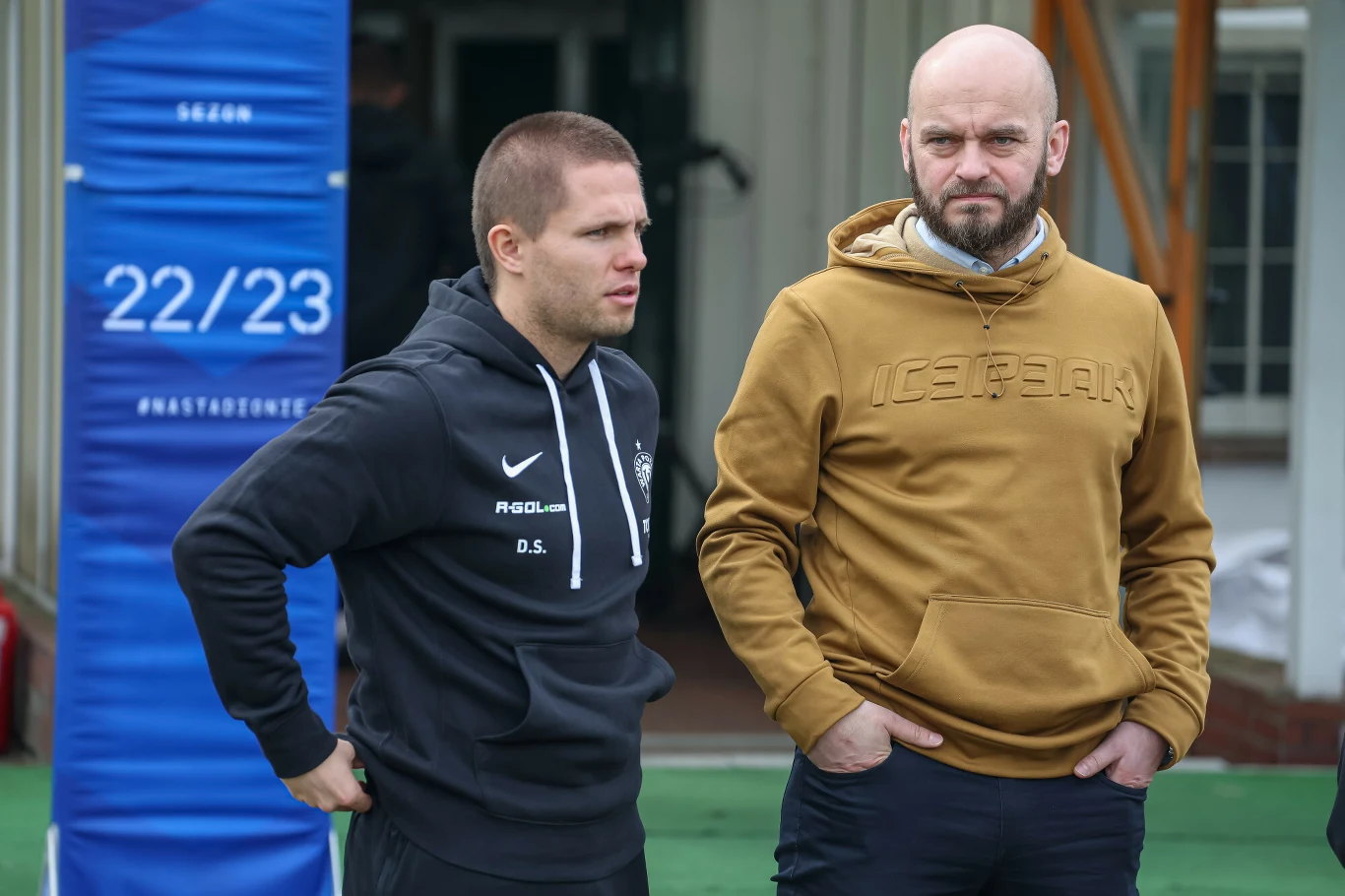 Bartłomiej Farjaszewski i trener Dawid Szulczek