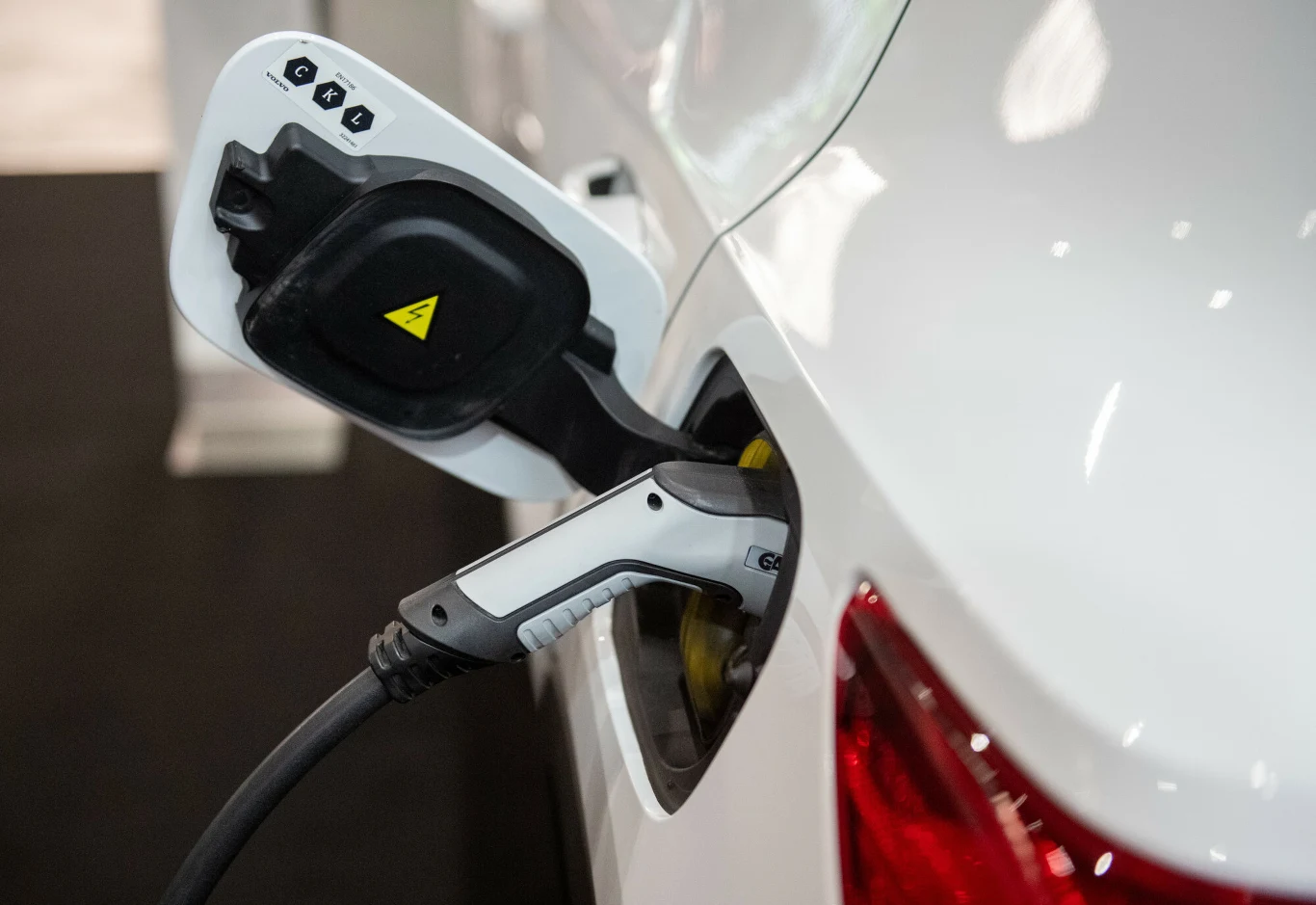 Po "przygodzie" z samochodem elektrycznym wielu decyduje się na powrót do samochodów spalinowych. Po "przygodzie" z samochodem elektrycznym wielu decyduje się na powrót do samochodów spalinowych.