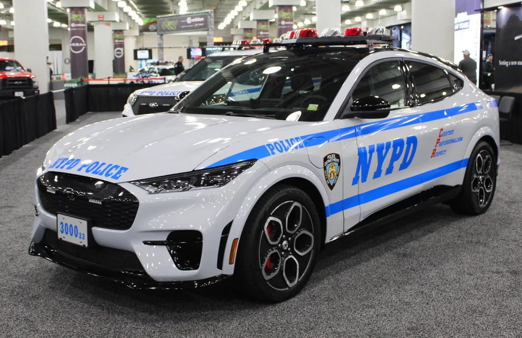 NYPD 2022 Ford Mustang Mach-E GT / Kevauto, CC BY-SA 4.0, Wikimedia Commons