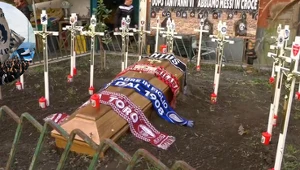 Przekroczenie wszelkich granic? Kibice klubu Polaków urządzili "pogrzeb"