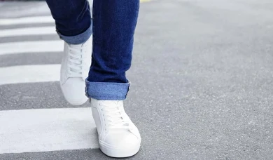 Białe trampki w KIK: tanie, ale jakże stylowe!