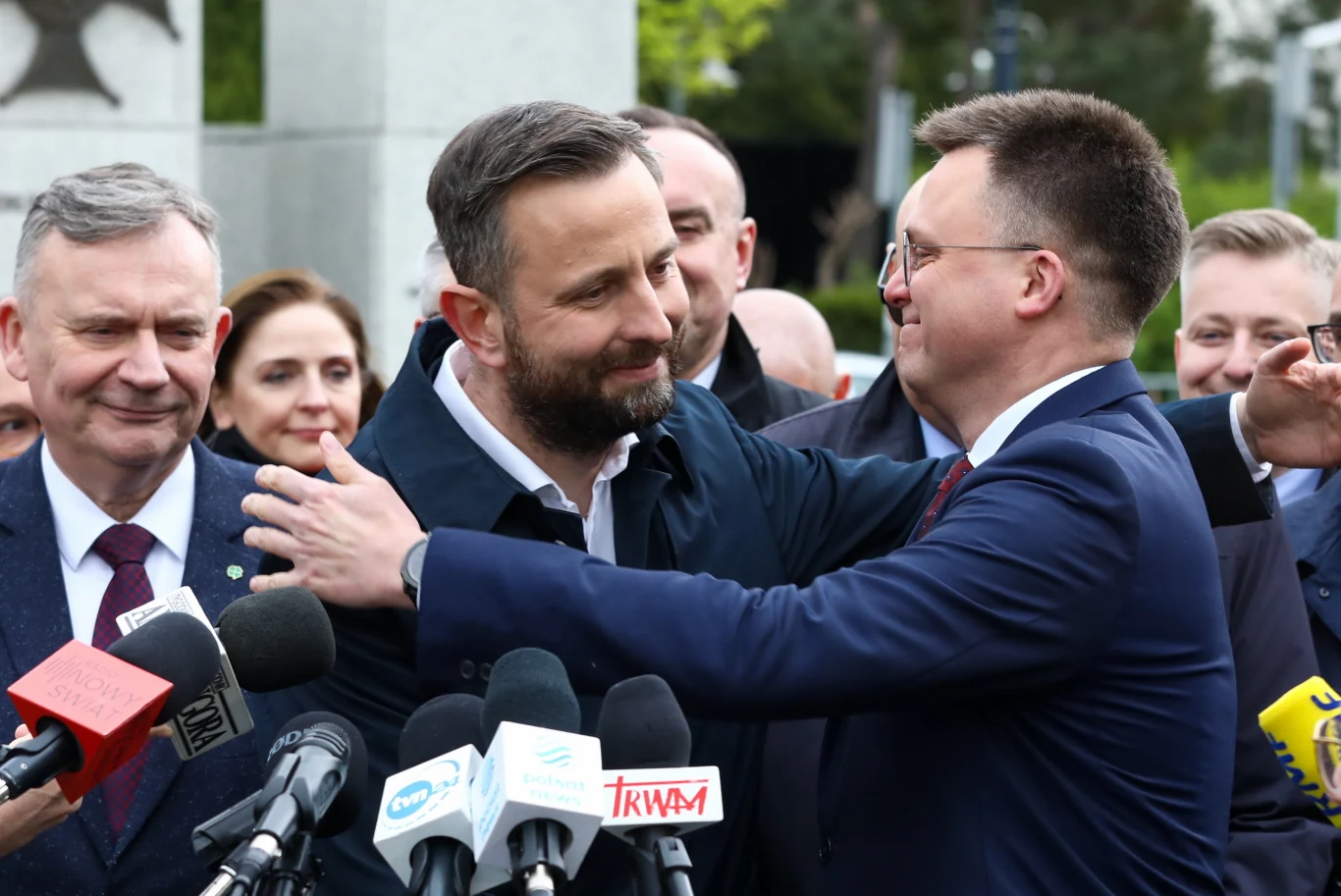 Władysław Kosiniak-Kamysz i Szymon Hołownia tuż po zawiązaniu sojuszu Władysław Kosiniak-Kamysz i Szymon Hołownia tuż po zawiązaniu sojuszu