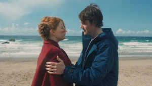 "Ona jest miłością": Śmiech przez łzy [recenzja]