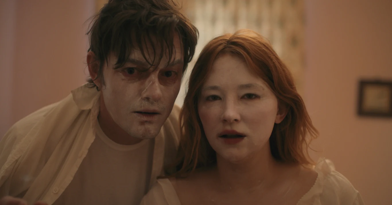 Sam Riley i Haley Bennett w filmie "Ona jest miłością"