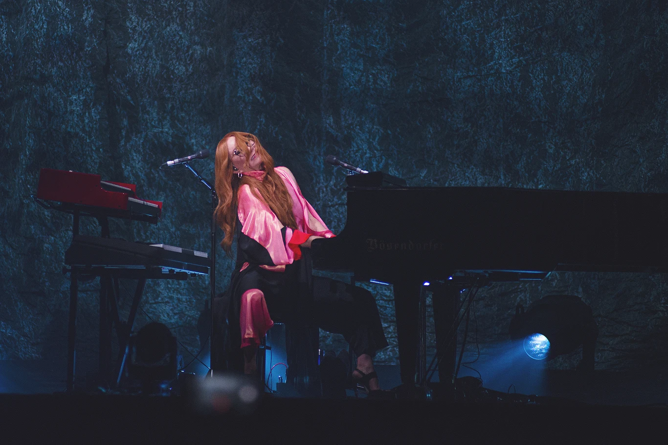 Tori Amos podczas koncertu w katowickim Spodku