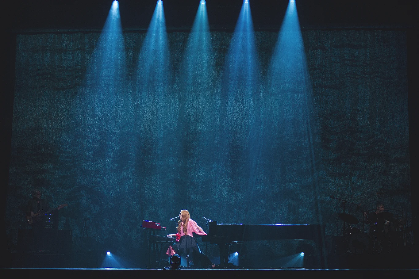 Tori Amos podczas koncertu w katowickim Spodku