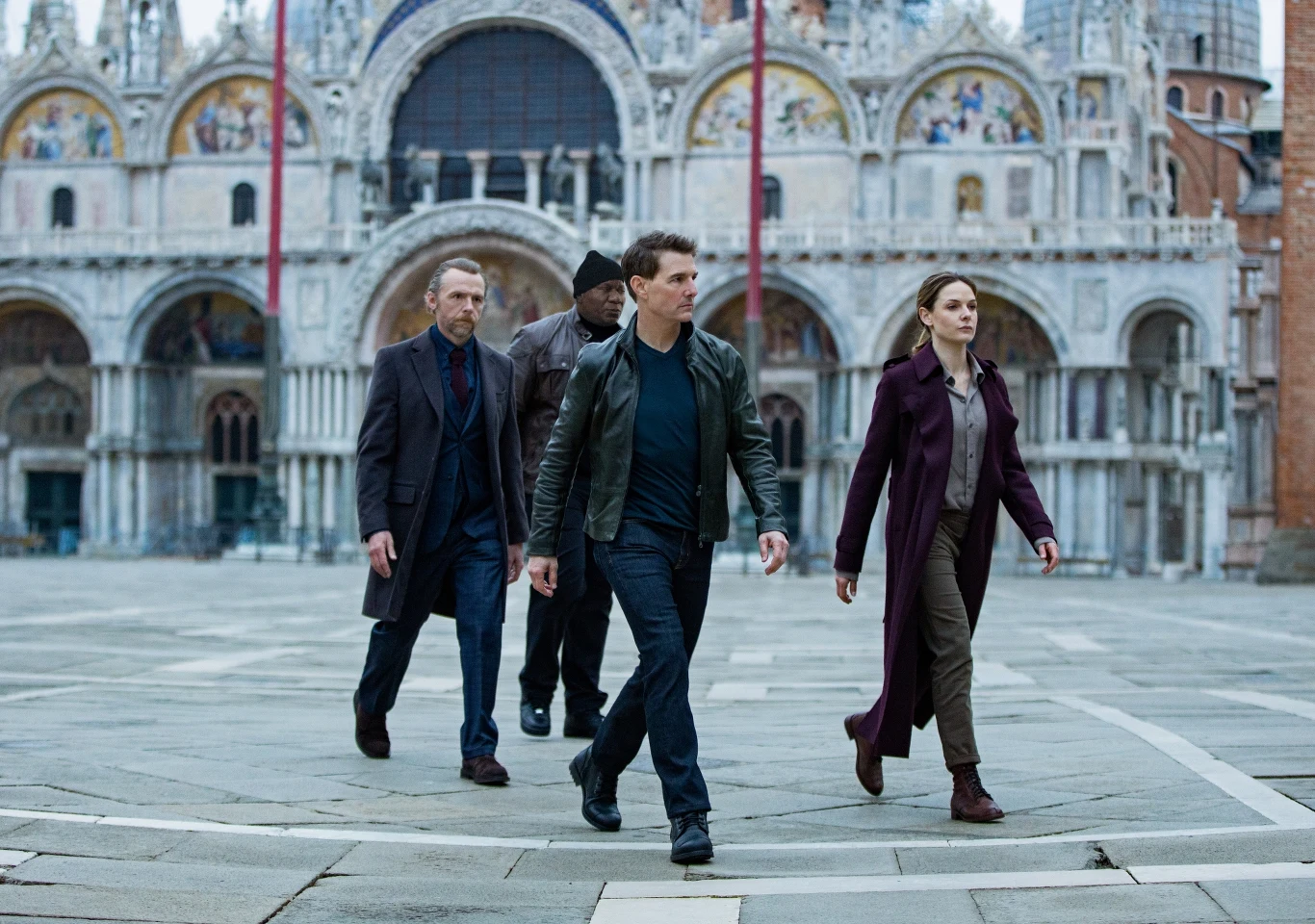 Simon Pegg, Ving Rhame, Tom Cruise i Rebecca Ferguson w filmie "Mission: Impossible - Dead Reckoning Part One"