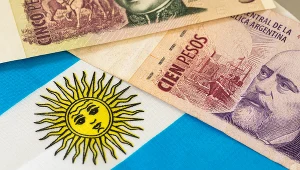 Argentyna mierzy się z hiperinflacją od blisko dwóch lat. Wskaźnik wzrostu cen towarów i usług w marcu 2023 r. wyniósł w tym kraju 104,3 proc. w relacji rocznej. Tamtejszy bank centralny podniósł stopy procentowe w kwietniu dwa razy. / Zdj. ilustracyjne