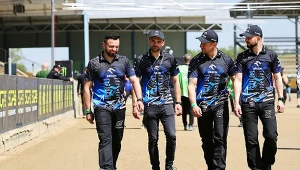 Team Bartosza Zmarzlika. Z lewej brat Paweł, a obok Bartosz.