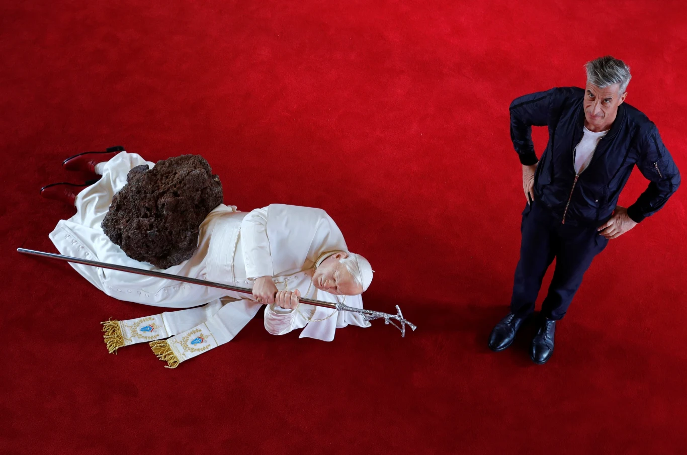 Instalacja artystyczna "La Nona Ora” autorstwa włoskiego artysty Maurizia Cattelana. Instalacja artystyczna "La Nona Ora” autorstwa włoskiego artysty Maurizia Cattelana.