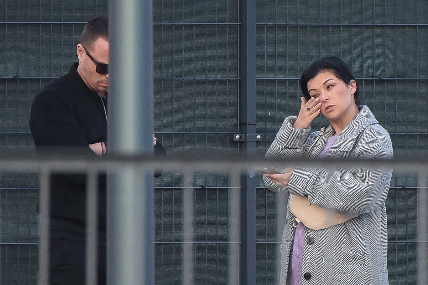 Kasia i Marcin pod szkołą córki. Między nimi czasem dochodzi do płaczu Kasia i Marcin pod szkołą córki. Między nimi czasem dochodzi do płaczu