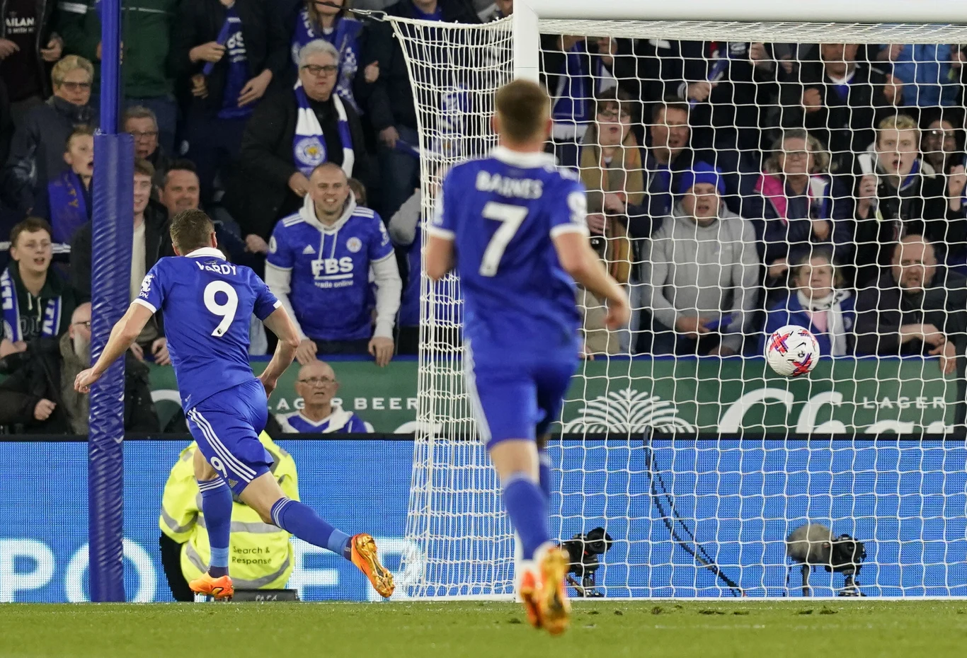 Jamie Vardy pokonał Jordana Pickforda