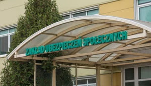 ZUS wysyła listy do emerytów i rencistów. Informuje o wysokości świadczenia po waloryzacji i przyznaniu trzynastki
