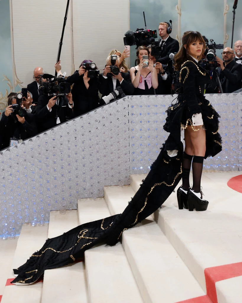 Jenna Ortega podczas MET Gala 2023. 