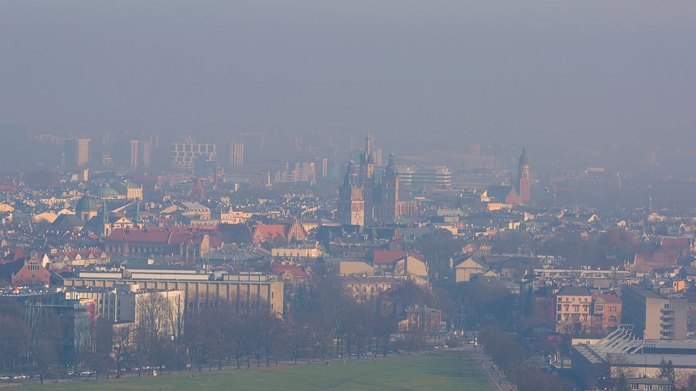 Chińscy naukowcy dowodzą w dużych badaniach, że smog jest szkodliwy nie tylko dla naszych płuc, ale i serca Chińscy naukowcy dowodzą w dużych badaniach, że smog jest szkodliwy nie tylko dla naszych płuc, ale i serca