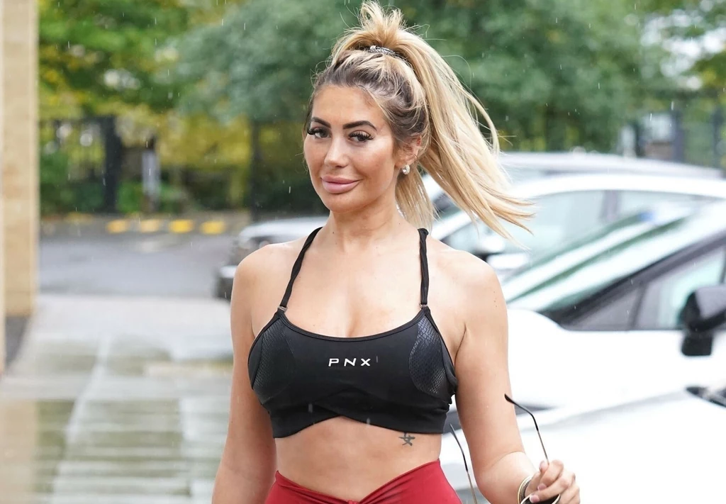 Chloe Ferry sporo ostatnio schudła. Teraz jeszcze chętniej publikuje zdjęcia w obcisłych, skąpych strojach